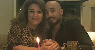 الفنان حسام الحسينى يحتفل بعيد ميلاد والدته نهال عنبر عبر "فيسبوك"
