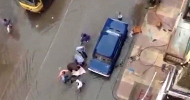 بالفيديو.. لحظة وفاة أول ضحية بحادث صعق كهرباء الترام فى الإسكندرية