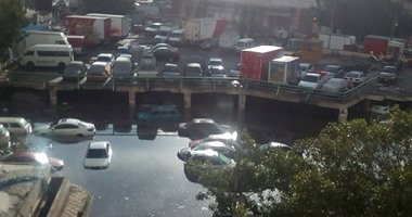 صحافة المواطن.. فشل 5 سيارات شفط فى سحب المياه بجراج فى الإسكندرية