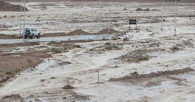 فتح الطرق بوسط سيناء بعد تعطله بسبب مياه السيول والأمطار