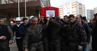 بالصور.. تشييع جثمان شرطيين تركيين وسط استمرار الاشتباكات مع داعش