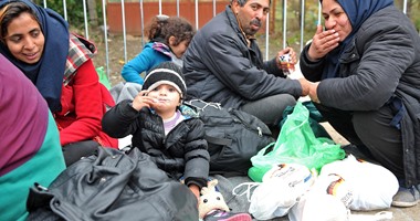 بالصور.. المهاجرون ينتظرون تحسن الطقس لعبور الحدود الصربية الكرواتية