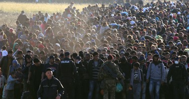 بالصور.. تدفق آلاف اللاجئين الى حدود سلوفينيا