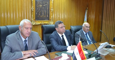 بالصور.. وزير القوى العاملة: حل أزمة عمال"مصر للغزل والنسيج"خلال 48 ساعة