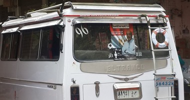 مرشح بالعمرانية يكسر الصمت الانتخابى ويعلق دعايته على السيارات بمحيط اللجان