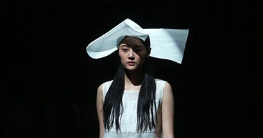 قبعات غريبة فى أسبوع الموضة الصينى