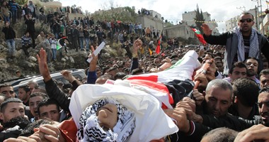 بالصور.. تشييع جثمان شاب فلسطينى استشهد فى المواجهات مع الاحتلال بالخليل