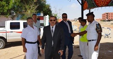 رئيس مدينة القصير يقود حملة لرفع الإشغالات بسوق المدينة فى البحر الأحمر