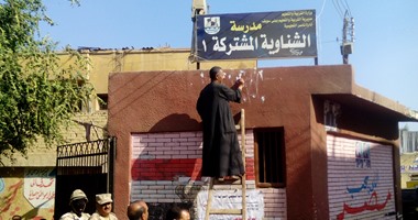 قوات الأمن ببنى سويف تزيل الدعاية الانتخابية من أمام لجان ناصر