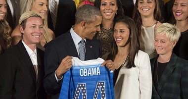 بالصور.. "اوباما " يكرم المنتخب الأمريكى للسيدات بكأس العالم