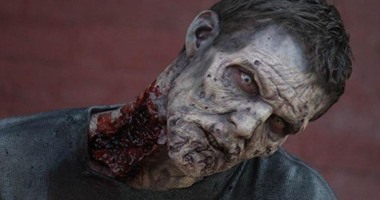 شاب متابع لمسلسل "The Walking Dead" يقتل صديقه لتخيله "زومبى"