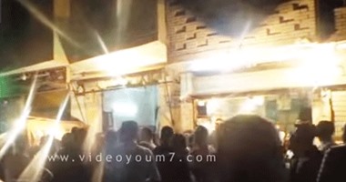 بالفيديو.. علقة ساخنة لمتحرش أمام لجان مدارس العمرانية بالجيزة