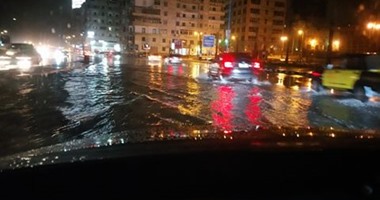 ارتفاع منسوب المياه بشوارع الإسكندرية بعد ساعتين من الأمطار الغزيرة