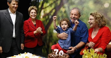 بالصور.. رئيسة البرازيل تحتفل بعيد الميلاد الـ70 للرئيس السابق"دا سيلفا"