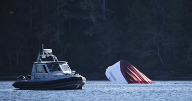بالصور.. موجة بحرية تتسبب فى مصرع 5 أشخاص جراء انقلاب قارب قبالة سواحل كندا