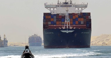 مميش: عبور 275 سفينة قناة السويس خلال الأسبوع الماضى بحمولة 17 مليون طن