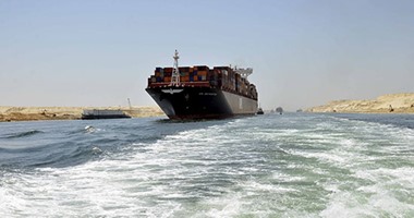 عبور 50 سفينة قناة السويس بحمولة 2.9 مليون طن