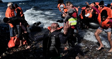 بالصور.. غرق 11 لاجئا على الأقل بعد انقلاب قاربهم بالقرب من سواحل اليونان