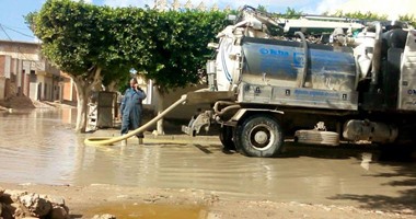 أحياء شرق وغرب الاسكندرية تواصل سحب مياه الأمطار المتراكمة