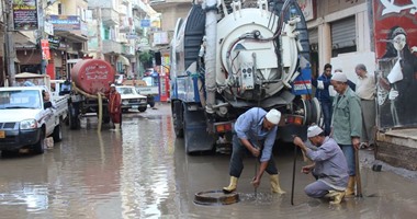 بالصور.. أمطار غزيرة تغرق شوارع كفر الشيخ.. وغرفة عمليات لمتابعة رفع المياه