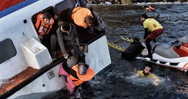 مصرع 22 مهاجرا بسبب غرق زورقين فى بحر إيجه أمام اليونان