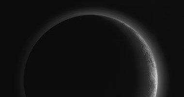ناسا تنشر صورة خلفية مذهلة لكوكب بلوتو كاملا