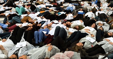 بالصور..الأطباء يتظاهرون أمام البيت الأبيض احتجاجا على مقتل موظفى صحة بسوريا