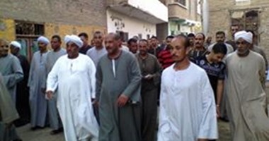 صحافة المواطن.. أهالى قرية نجع عايد بـ"نجع حمادى" يحتفلون بفوز مرشحهم