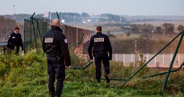 سلطات فرنسا تنقذ 96 مهاجرا حاولوا عبور المانش