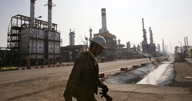 الجارديان: السماح لشركة "شل" النفطية ببناء 100 محطة وقود بإيران
