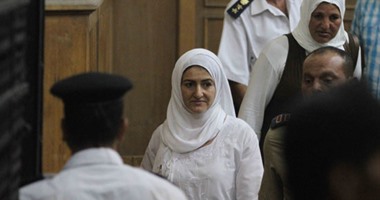 وصول ياسمين النرش محكمة شمال القاهرة لحضور إعادة محاكمتها بحيازة مخدرات