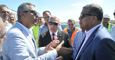 وزير النقل يطالب بتنفيذ تجربة أمطار صناعية بميناء سفاجا لمراجعة السلامة