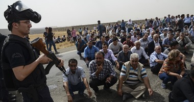 بالصور.. الشرطة التركية تعتقل مئات الأكراد بعد ضربهم بالغاز المسيل للدموع