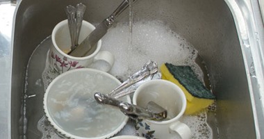 "حوض المطبخ" عندما نتحدث عن البكتريا.. اتعلمى الطريقة الصح لتنظيفه