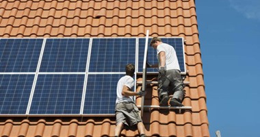 باحثون يبتكرون أول ألواح شمسية فى العالم بكفاءة أعلى وتكلفة أقل