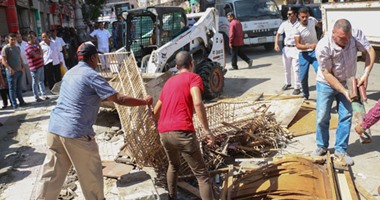 إزالة مخالفات الباعة الجائلين بالمنشية بالإسكندرية