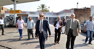 بالصور..رئيس شركة النيل لتسويق البترول يتفقد محطات بنزين الأقصر