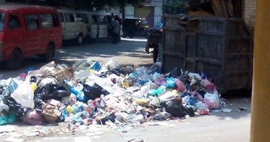صحافة المواطن.. انتشار القمامة أمام مدرسة العروة الوثقى بالإسكندرية