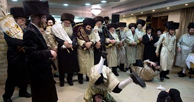 بالصور.. المستوطنون يحتفلون بعيد "فرحة التوراة" فى القدس المحتلة