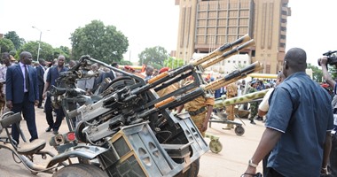بالصور.. احتفالات فى بوركينا فاسو بعد نجاح الجيش فى نزع سلاح الحرس الرئاسى