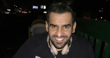 حسين الجسمى ينشر صورته يأكل " الكشرى" فى شوارع مصر