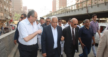 محافظ القاهرة يتفقد أحد المنازل الجديدة والمركز الثقافى بعزبة أبو حشيش
