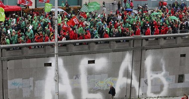 بالصور.. مسيرة للنقابات البلجيكية ضد تباطؤ الاصلاحات الحكومية