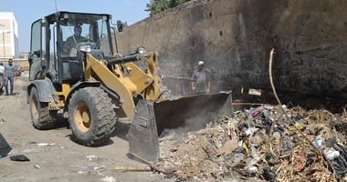 بالصور.. رفع 500 طن من القمامة والمخلفات بمنشية الشهداء فى الإسماعيلية