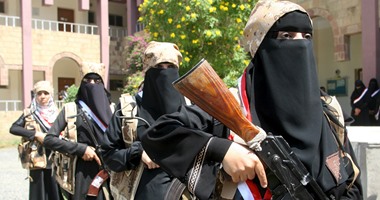 بالصور.. تخرج الدفعة الأولى لمقاتلات المقاومة الشعبية بغرب اليمن