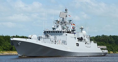 البحرية الهندية تُنقذ 23 باكستانيا من هجوم قراصنة في بحر العرب