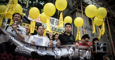 بالصور.. البالونات الصفراء بطلة مظاهرة المحامين الصينيين فى "هونج كونج"