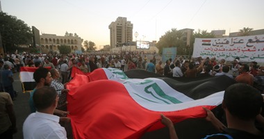 بالصور.. آلاف العراقيين يتظاهرون فى ميدان التحرير ببغداد ضد الفساد الحكومى