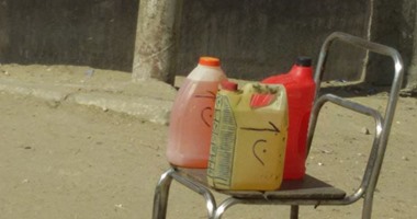 "صحافة المواطن": تجار السوق السوداء يعرضون البنزين للبيع بشوارع جرجا