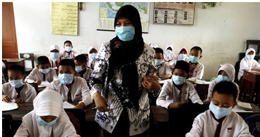 بالصور.. حرائق الغابات فى إندونيسيا تجبر المواطنين على استخدام "الكمامات"
